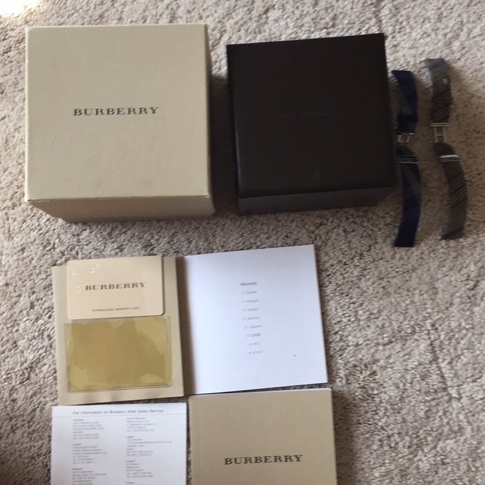 Burberry Women’s 3 bands watch AUTHENTIC - Picture 5 of 8